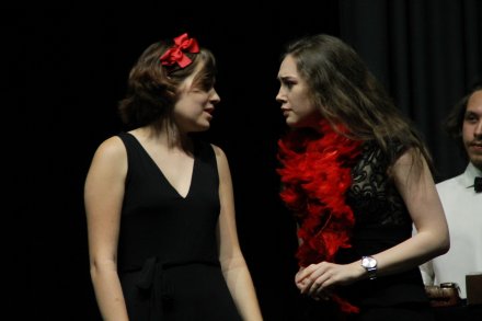 Grupa teatralna "Twarzą w twarz" w wykonaniu sztuki Sławomira Mrożka "Wdowa"